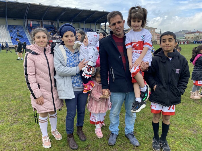 Bartın'da depremzede 100 çocuk, gösteri maçını 2-0 kazandı