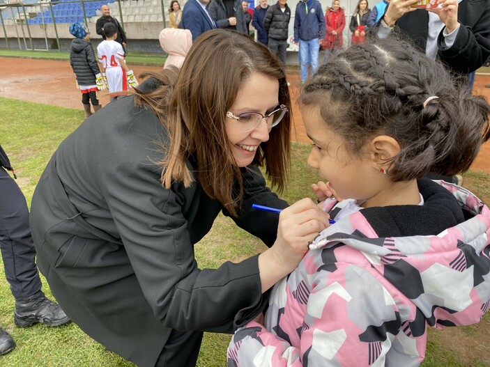 Bartın'da depremzede 100 çocuk, gösteri maçını 2-0 kazandı
