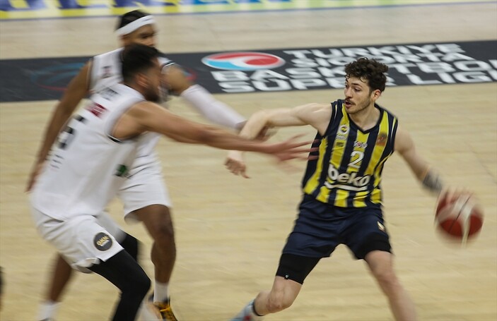 Basketbol derbisinde Fenerbahçe'den Beşiktaş'a 15 sayı fark