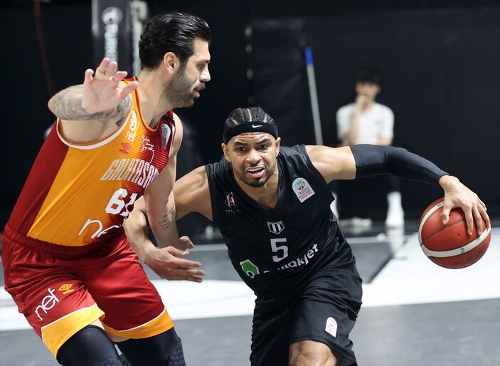 Beşiktaş, derbi mücadelesinde Galatasaray'ı mağlup etti