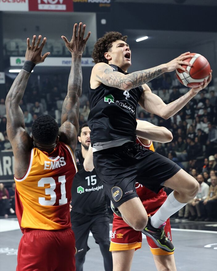 Beşiktaş, derbi mücadelesinde Galatasaray'ı mağlup etti