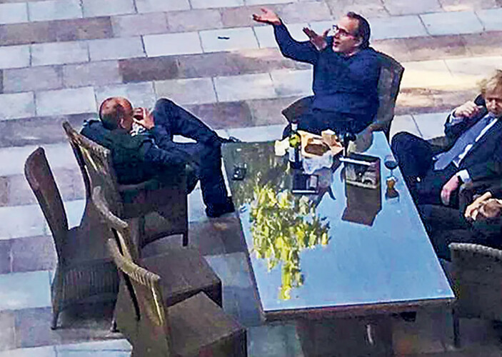 Boris Johnson, koronavirüs ihlallerinde parlamentoyu yanılttığını kabul etti