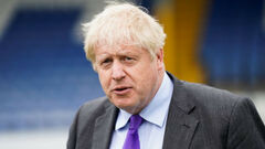 Boris Johnson, koronavirüs ihlallerinde parlamentoyu yanılttığını kabul etti