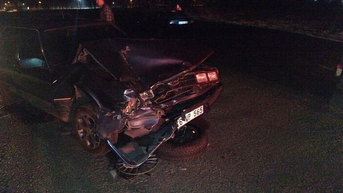 Bursa'da 4 arkadaş asker eğlencesinde patlayan lastiği değiştirirken kaza yaptı