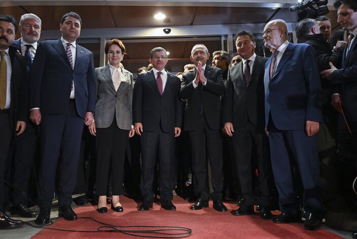 Cem Uzan'dan 7 Cumhurbaşkanı yardımcılı formüle tepki! İntihar mı etmek istiyorsunuz