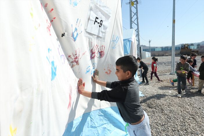 Derya Yanık, deprem bölgelerinden çocuk kaçırma iddialarını yanıtladı
