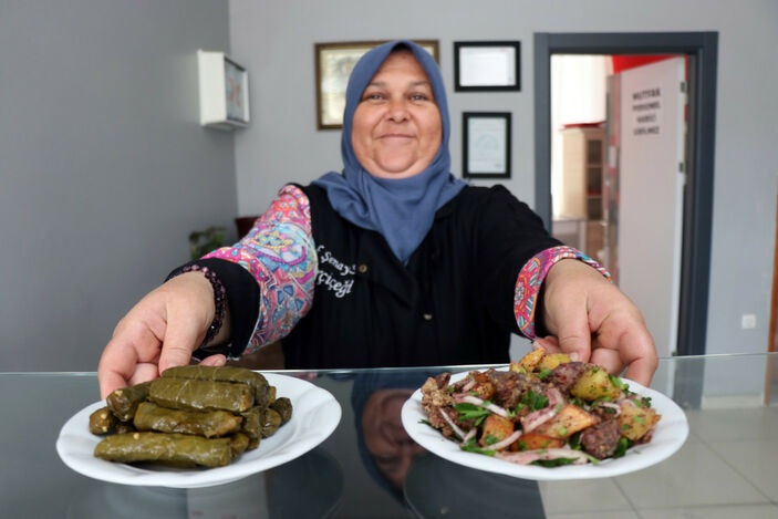 Edirne'den deprem bölgesine gelip günde 2 bin kişilik yemek çıkardı