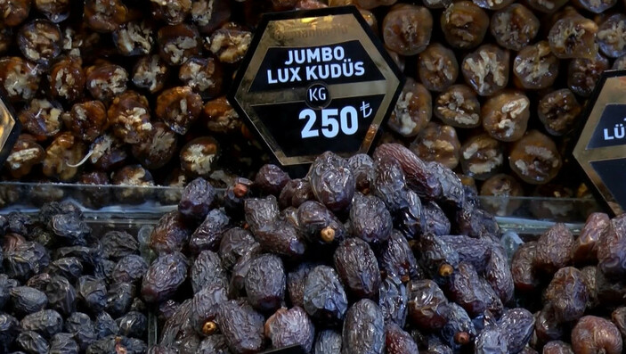 Eminönü'nde ramazanın başlamasına günler kala alışveriş yoğunluğu yaşandı