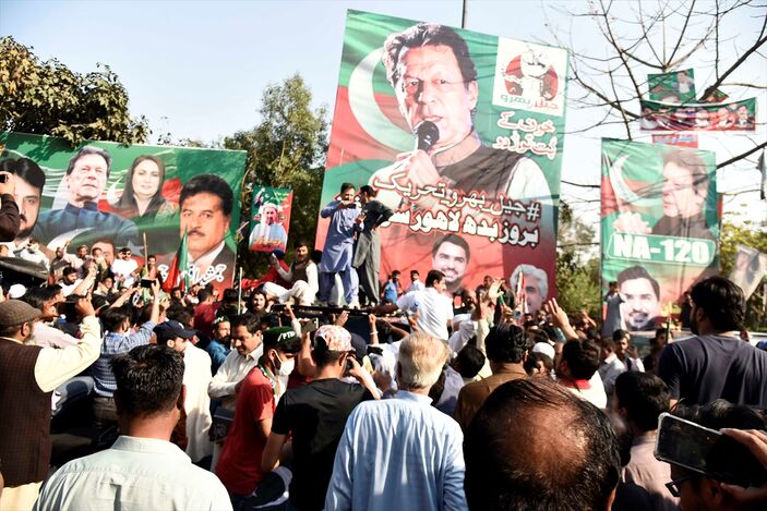 Eski Pakistan Başbakanı İmran Han'ın destekçileri polisle çatıştı: 8 yaralı