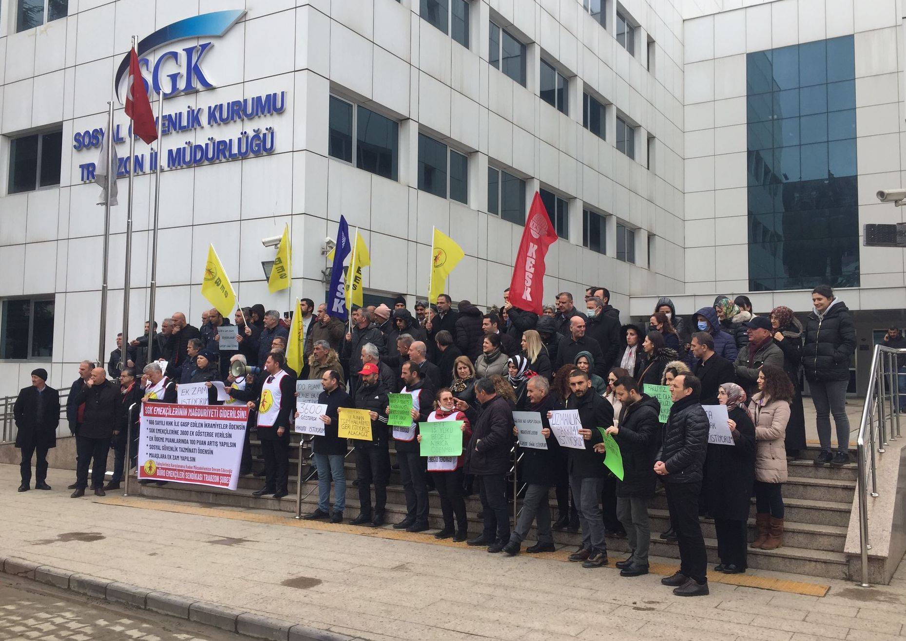 EYT İş Yükünü Sırtlayan SGK Çalışanları Haklarını İstiyor
