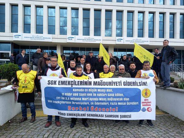 EYT İş Yükünü Sırtlayan SGK Çalışanları Haklarını İstiyor