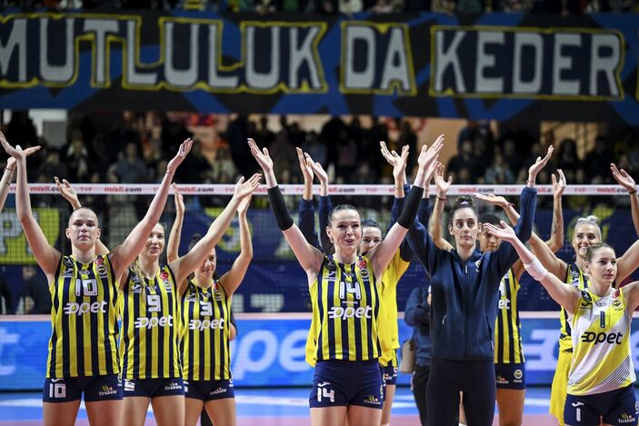 File derbisinde Fenerbahçe, Galatasaray'ı set vermeden yendi