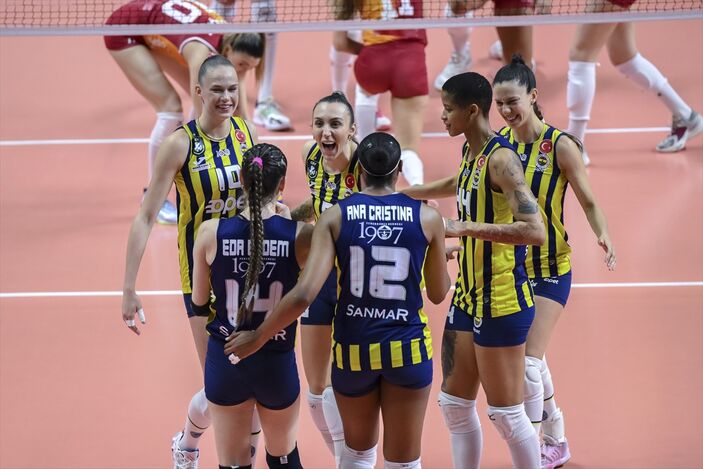 File derbisinde Fenerbahçe, Galatasaray'ı set vermeden yendi