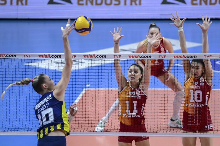 File derbisinde Fenerbahçe, Galatasaray'ı set vermeden yendi