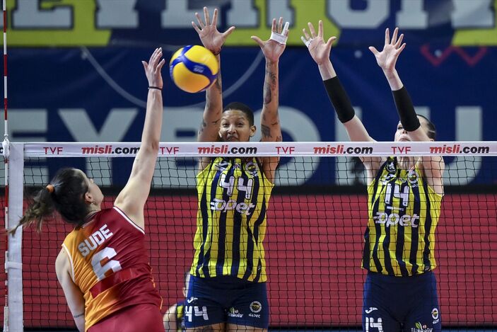 File derbisinde Fenerbahçe, Galatasaray'ı set vermeden yendi