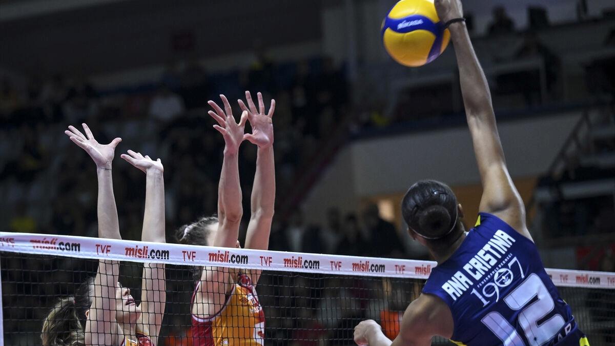 File derbisinde Fenerbahçe, Galatasaray'ı set vermeden yendi