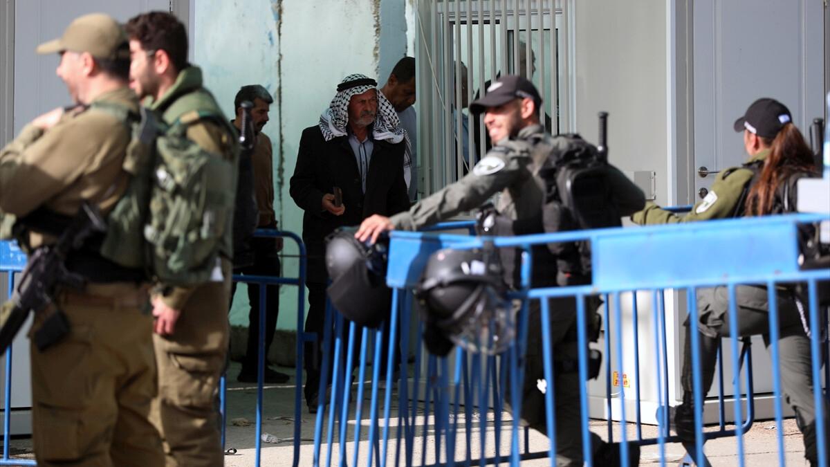 Filistinliler: İsrail, cuma namazı için Kudüs'e geçişi engelledi