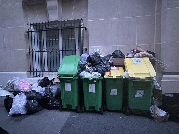 Fransa'da emeklilik reformu, ülkeyi yangın yerine çevirdi