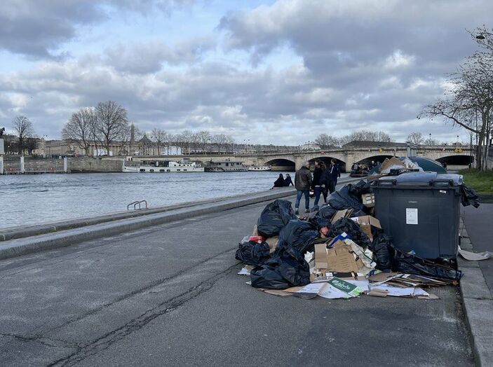 Fransa'da emeklilik reformu, ülkeyi yangın yerine çevirdi