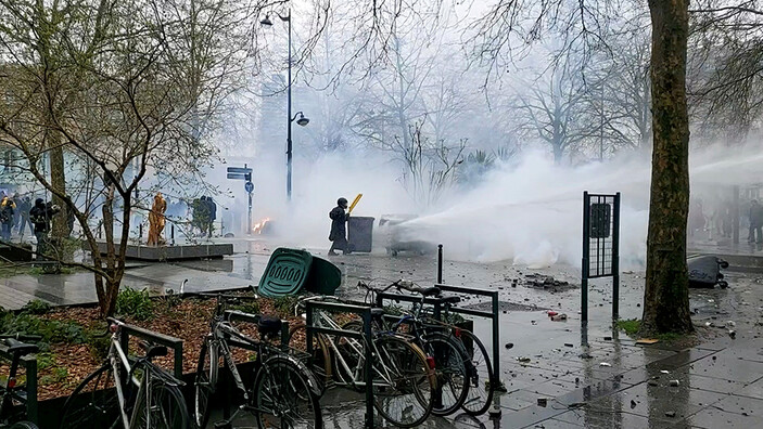 Fransa'da iç karışıklığın yeni görüntüleri