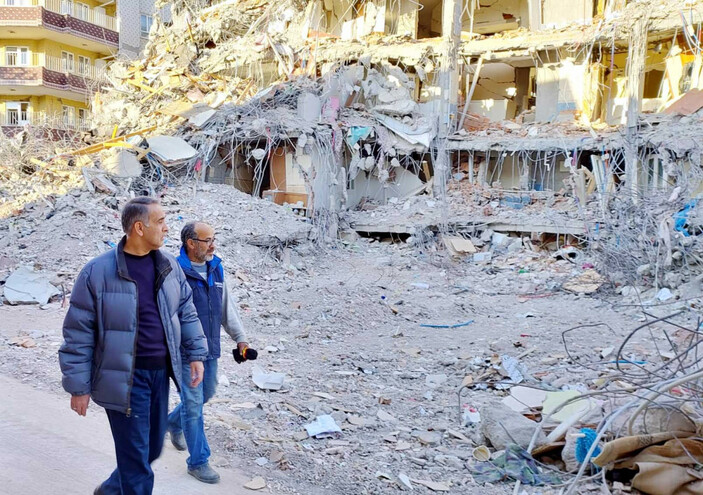 Görevinden istifa eden Adıyaman Valisi'nden 'deprem' şiiri