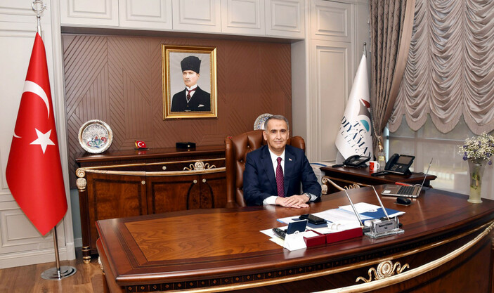 Görevinden istifa eden Adıyaman Valisi'nden 'deprem' şiiri