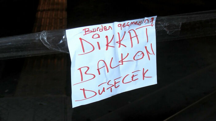 Güngören'de balkon tehlikesi! Çökme riski bulunan evin kaldırımı kapatıldı