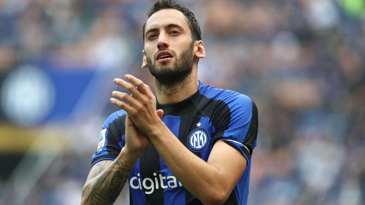 Hakan Çalhanoğlu: Inter&#039;de kalmak istiyorum