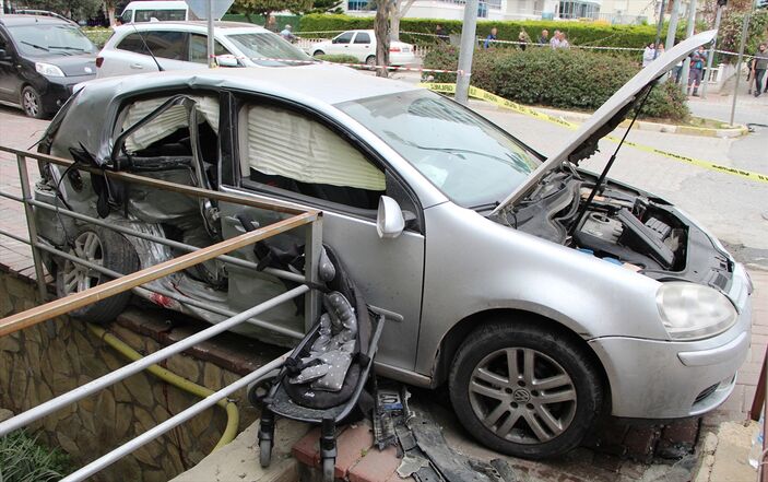 Hatay'dan Antalya'ya gelen depremzede ailenin karıştığı trafik kazasında 3 kişi kişi can verdi