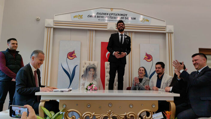 Hataylı depremzedeler Bursa'da nikah masasına oturdu