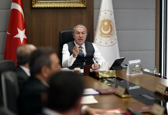 Hulusi Akar komuta kademesi ile bir araya geldi