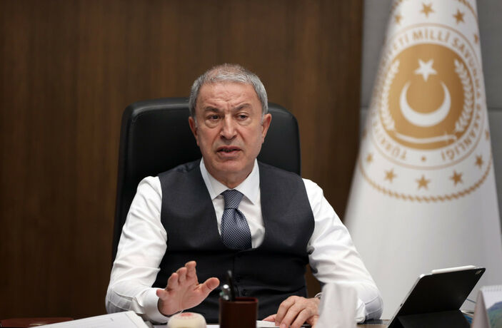 Hulusi Akar komuta kademesi ile bir araya geldi
