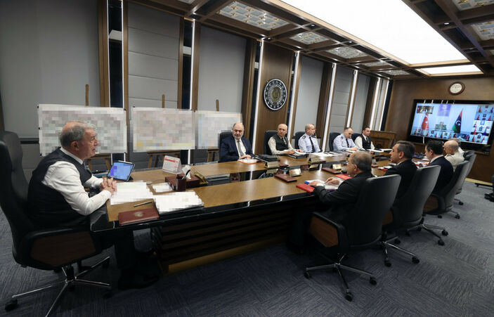 Hulusi Akar komuta kademesi ile bir araya geldi