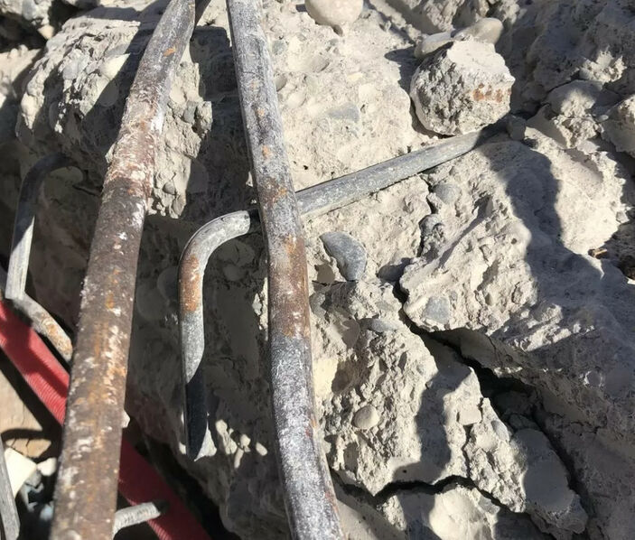 İngiliz mühendisler, deprem bölgesinde yıkımı araştırıyor