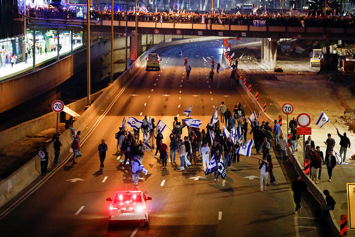 İsrail'de halk, Netanyahu’nun yargı düzenlemesine karşı sokağa çıktı