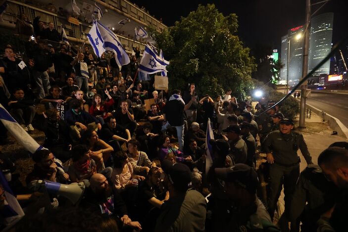 İsrail'de halk, Netanyahu’nun yargı düzenlemesine karşı sokağa çıktı