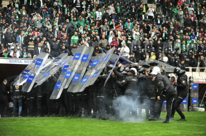 İyi Partili Mehmet Aslan Bursaspor-Amedspor maçında açılan posterleri savundu