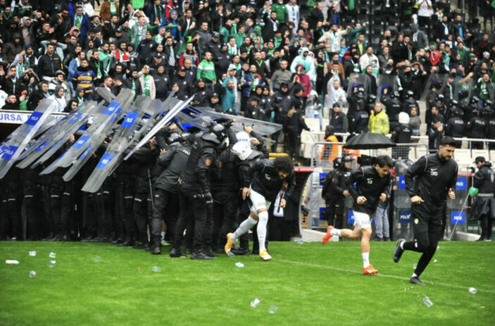 İyi Partili Mehmet Aslan Bursaspor-Amedspor maçında açılan posterleri savundu