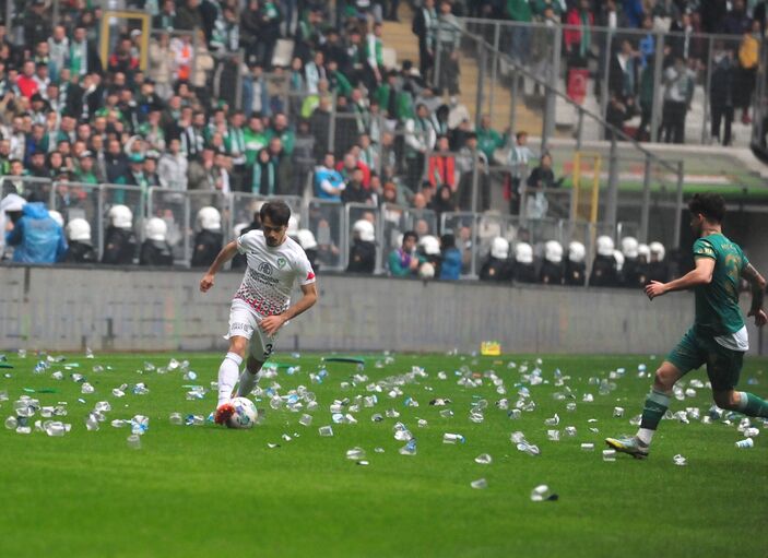 İyi Partili Mehmet Aslan Bursaspor-Amedspor maçında açılan posterleri savundu