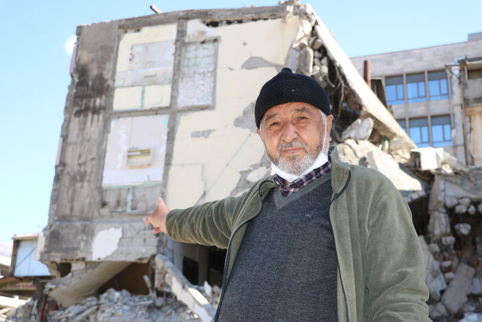 Kahramanmaraş'ta büyük deprem anında fincan takımı yerinden oynamadı