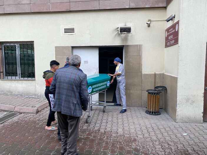 Kahramanmaraş'ta depremden 111 saat sonra yaralı çıkarılan bir kişi kurtarılamadı