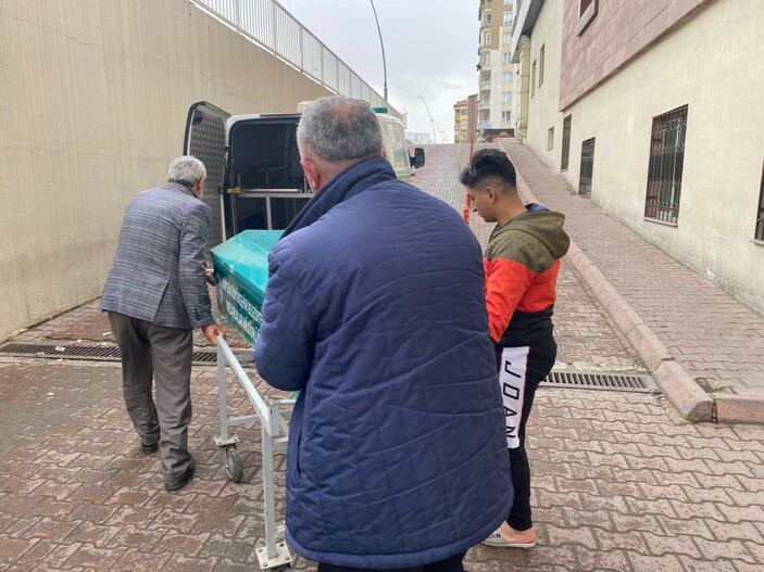 Kahramanmaraş'ta depremden 111 saat sonra yaralı çıkarılan bir kişi kurtarılamadı