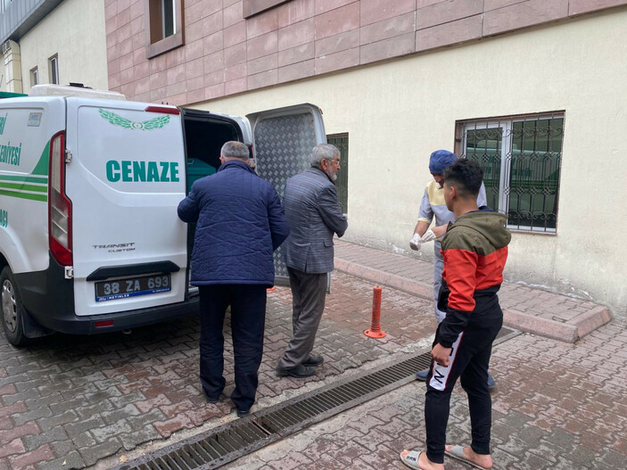 Kahramanmaraş'ta depremden 111 saat sonra yaralı çıkarılan bir kişi kurtarılamadı