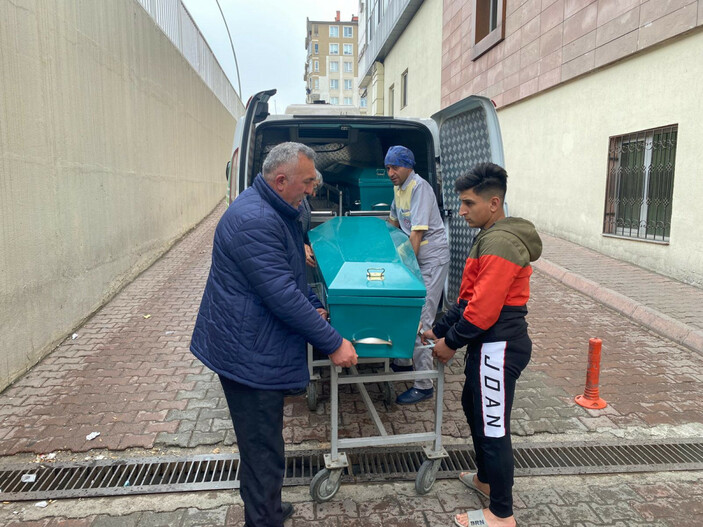 Kahramanmaraş'ta depremden 111 saat sonra yaralı çıkarılan bir kişi kurtarılamadı