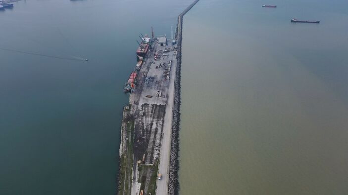 Karadeniz'in mavi rengi çamura bulandı