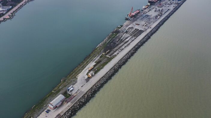 Karadeniz'in mavi rengi çamura bulandı