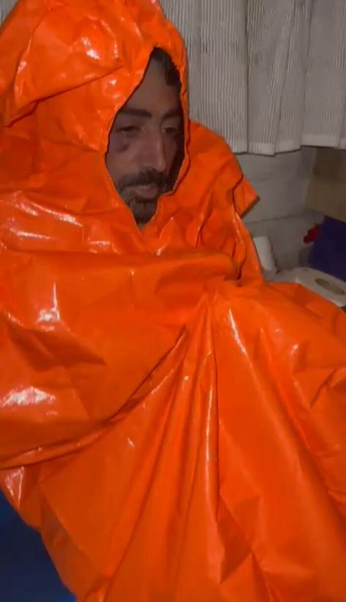 Karaköy'de denize düşen kişiyi tekne kaptanı kurtardı