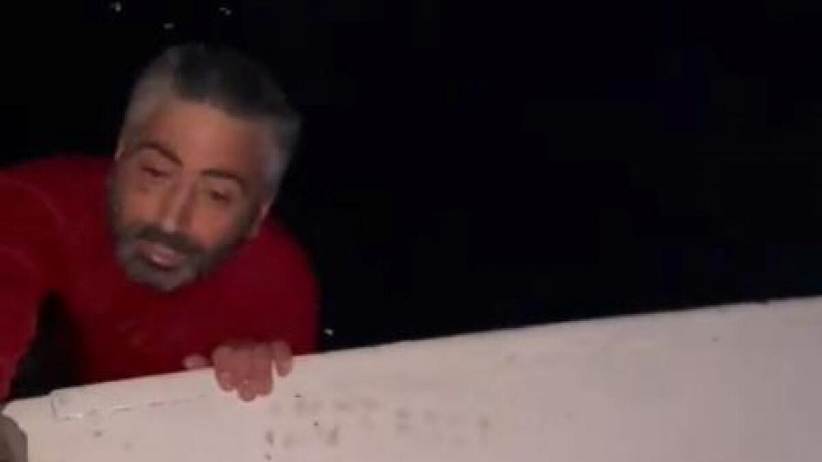 Karaköy'de denize düşen kişiyi tekne kaptanı kurtardı