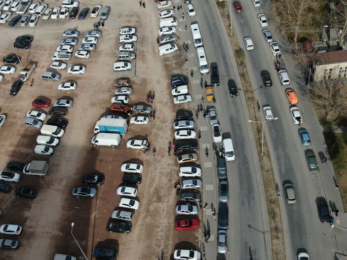 Kayseri'de deprem paniği! Arka arkaya yaşanan depremler sokağa döktü