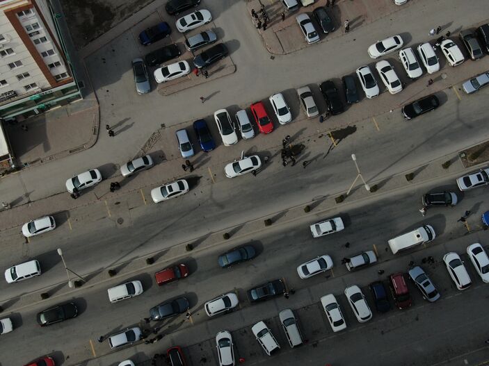 Kayseri'de deprem paniği! Arka arkaya yaşanan depremler sokağa döktü